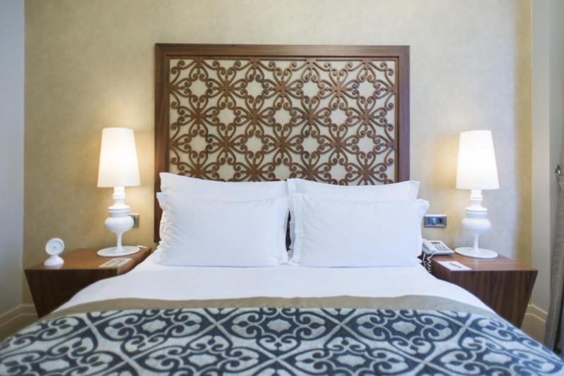 Economy Room, Taksim Prelude