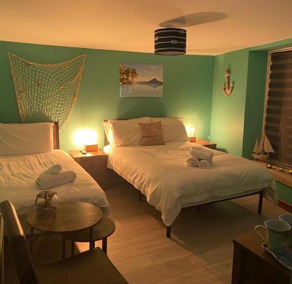 اتاق خانوادگی, Island Lodge Since 1835 Barbican, Free Limited Parking, Dogs Friendly , Perfect For Ferry Terminal