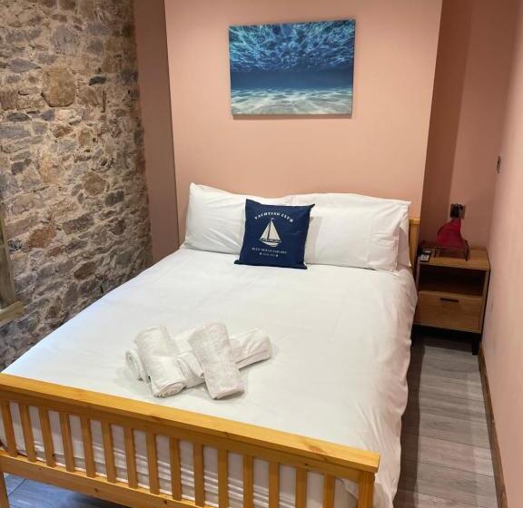 اتاق استاندارد, Island Lodge Since 1835 Barbican, Free Limited Parking, Dogs Friendly , Perfect For Ferry Terminal