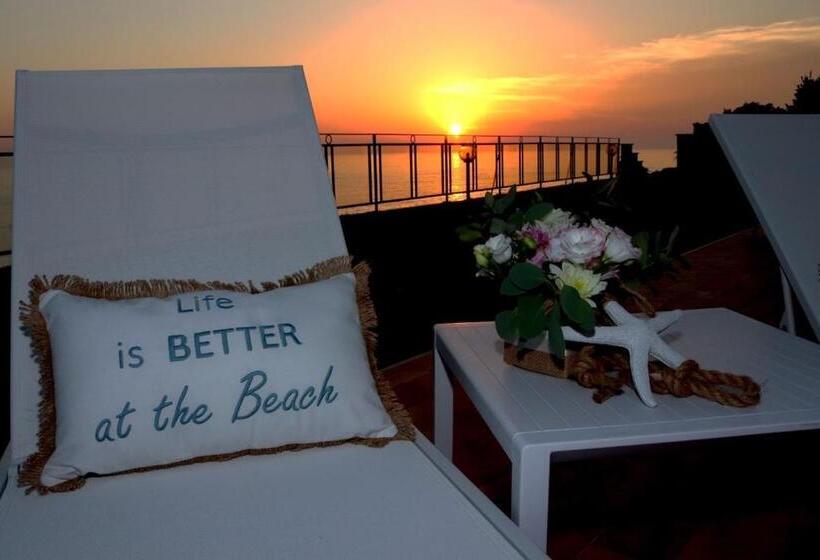 اتاق استاندارد, Sunset House