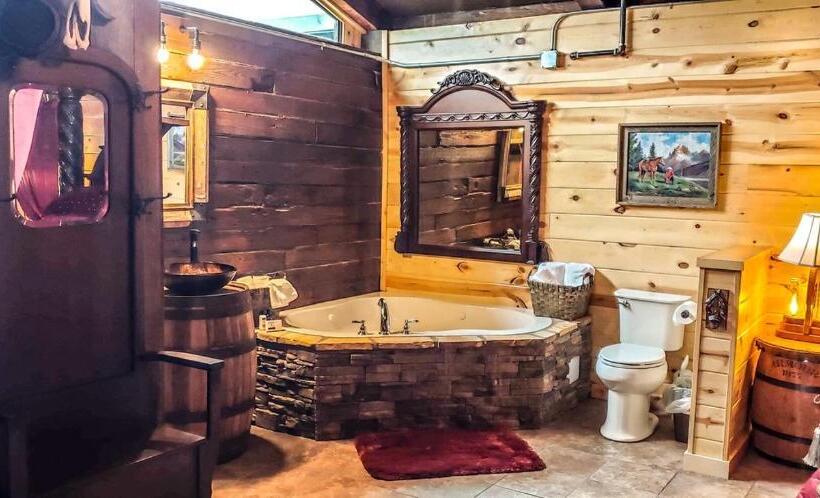 Студия Deluxe, Samantha S Timber Inn