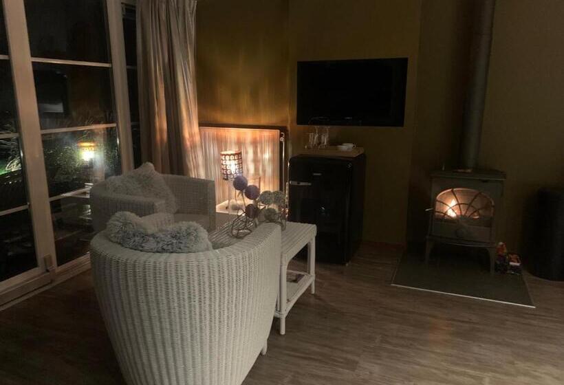 Номер Стандарт с Гидромассажем, Suite & Wellness