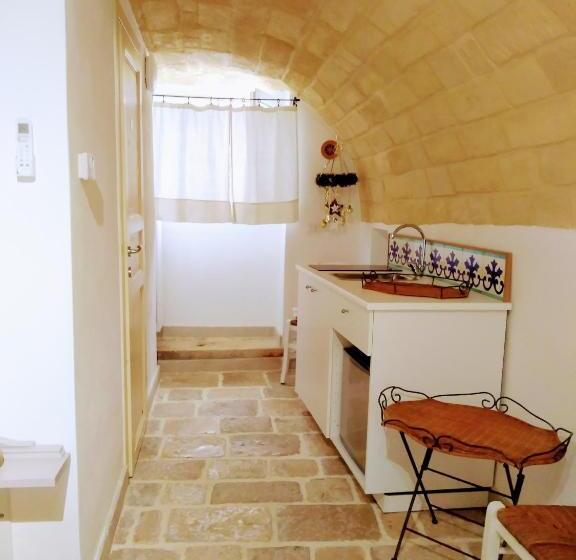 اتاق استاندارد سه نفره, Il Borgo Antico B&b