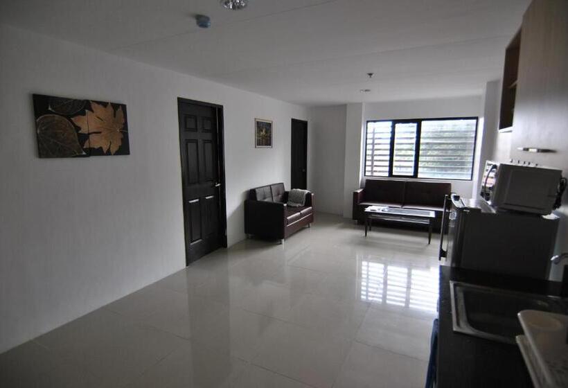 Апартаменты 3 Спальни, The Uptown Place Condominium
