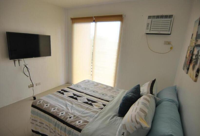 Апартаменты 3 Спальни, The Uptown Place Condominium