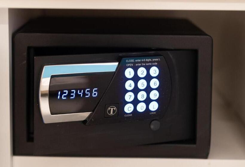Номер Deluxe, L Emporios