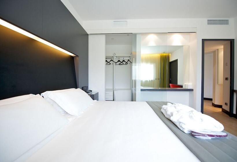 Полулюкс, Mercure Nerocubo Rovereto