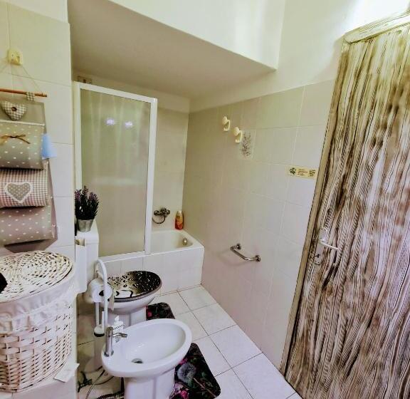 Четырехместный номер эконом класса с общей ванной комнатой, Shabby Chic