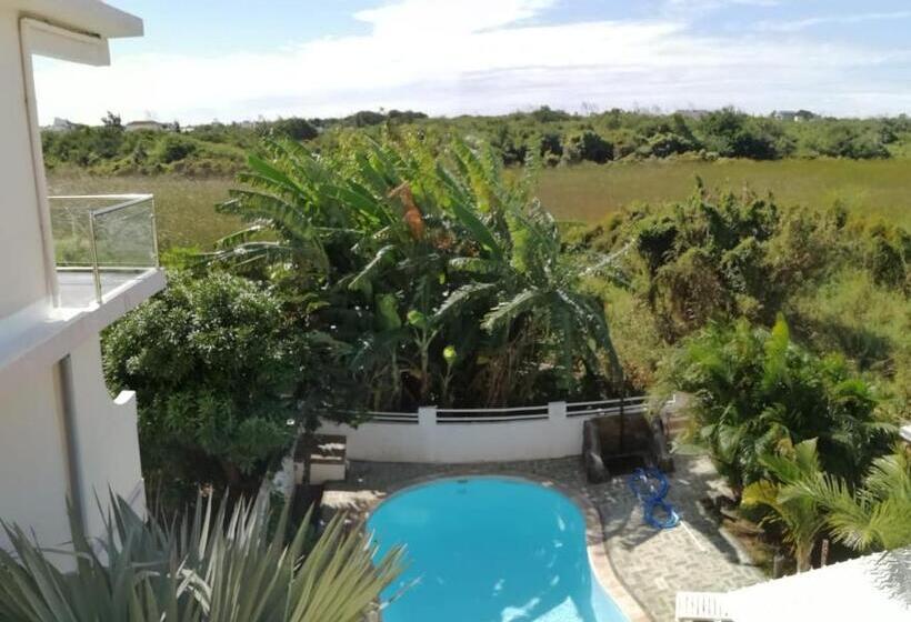 اتاق خانوادگی, Pereybere Villa Valari With Pool Near Beach