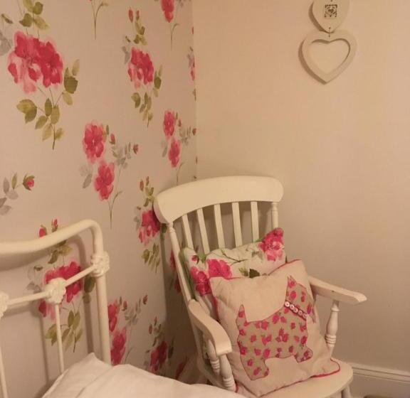 اتاق لوکس, Ballyginniff Farm House