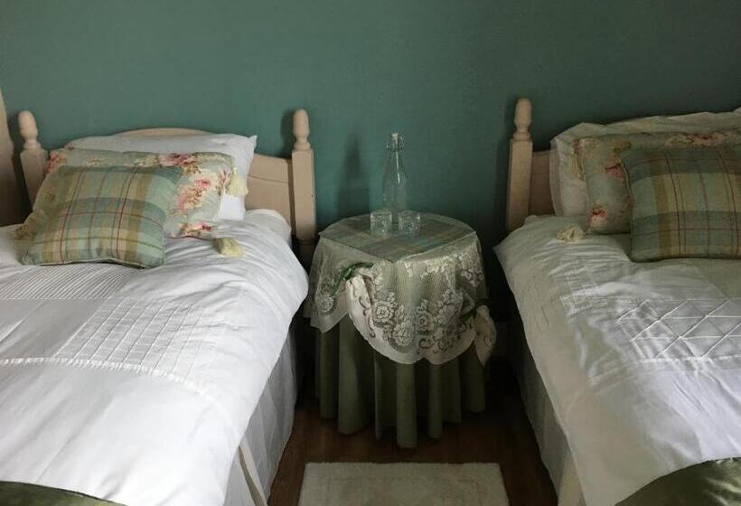 اتاق لوکس, Ballyginniff Farm House