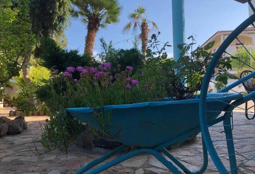 Номер Стандарт Трехместный, Villa Dessena Guest House