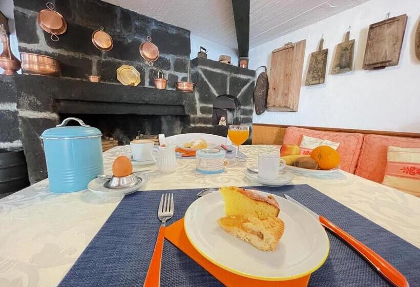 Номер Стандарт Трехместный, Villa Dessena Guest House