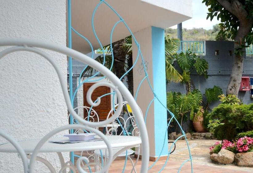 Номер Стандарт Вид на Бассейн, Villa Dessena Guest House