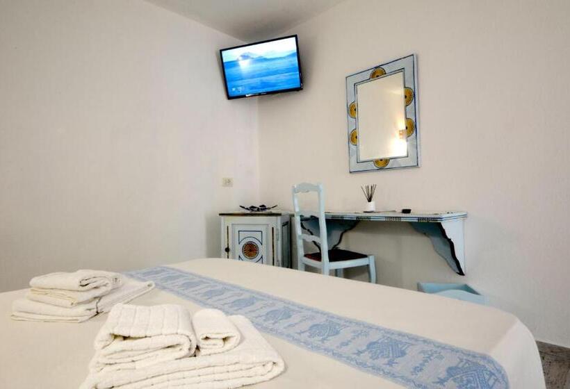 Номер Стандарт Вид на Бассейн, Villa Dessena Guest House