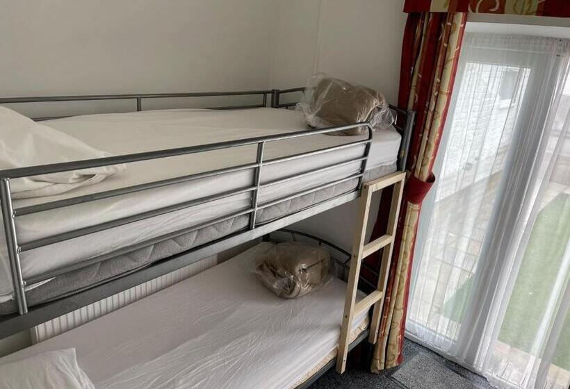 Апартаменты 1 Спальня Нижний Этаж, Backpackers Blackpool Hotel & Suites