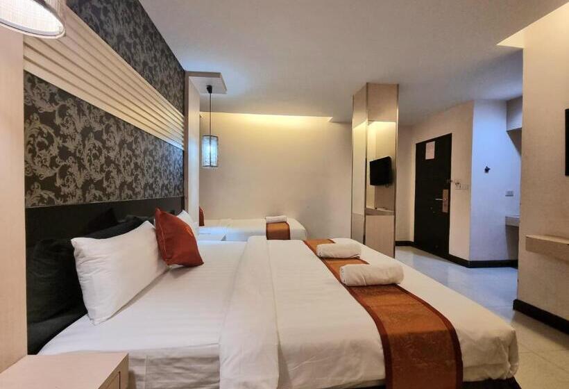 اتاق لوکس سه تخته, Cozi Inn Hotel, Bangkok