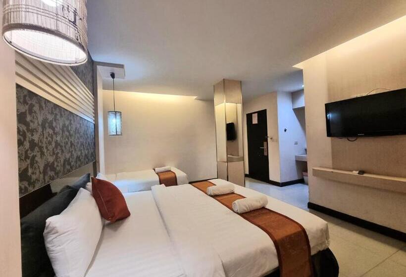 اتاق لوکس سه تخته, Cozi Inn Hotel, Bangkok