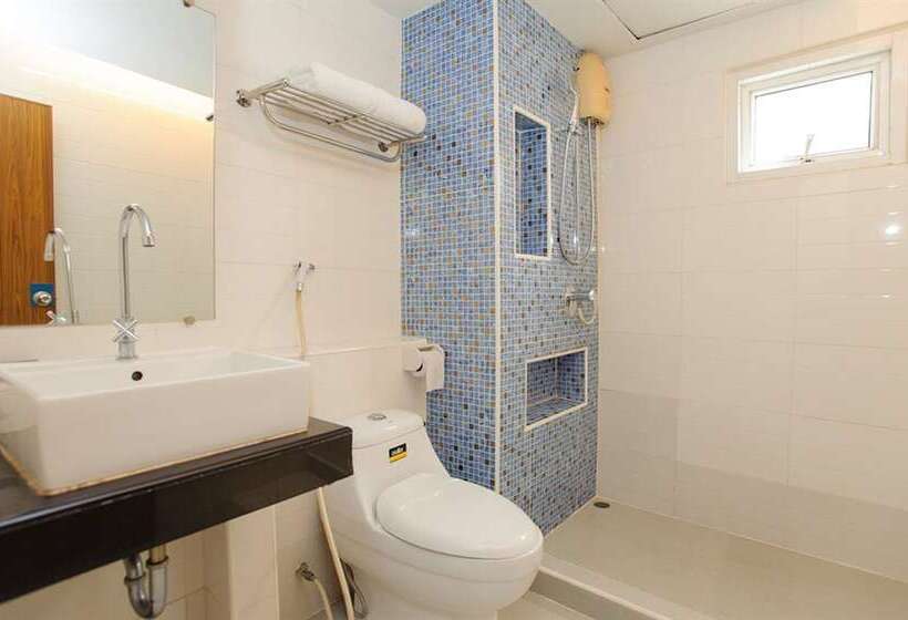 اتاق لوکس سه تخته, Cozi Inn Hotel, Bangkok