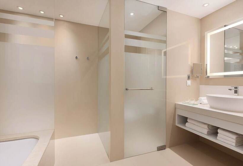 Deluxe Kamer met Uitzicht op Zee en Balkon, Pine Cliffs Hotel, A Luxury Collection Resort
