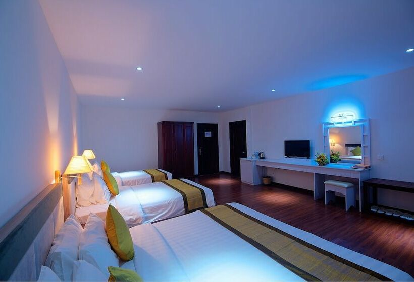 Deluxe Triple Room, Starry Angkor