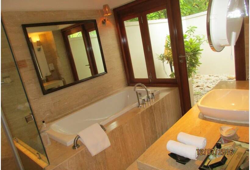 1 Schlafzimmer Superior Villa, Taj Coral Reef Resort & Spa