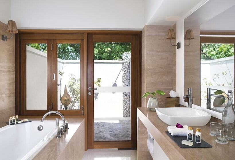 1 Schlafzimmer Deluxe Villa, Taj Coral Reef Resort & Spa