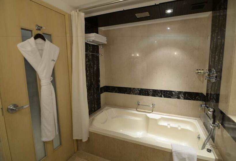 اتاق کلاب, The Zuri Whitefield, Bangalore