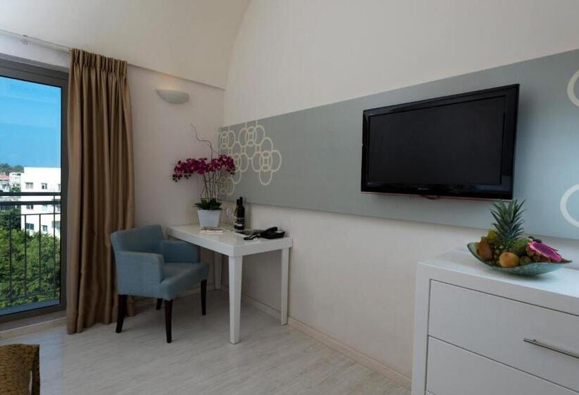 חדר דלוקס, Ruth Daniel Residence