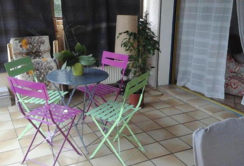 اتاق استاندارد با چشم‌انداز باغ, Chez Sylvie Et Jean Yves