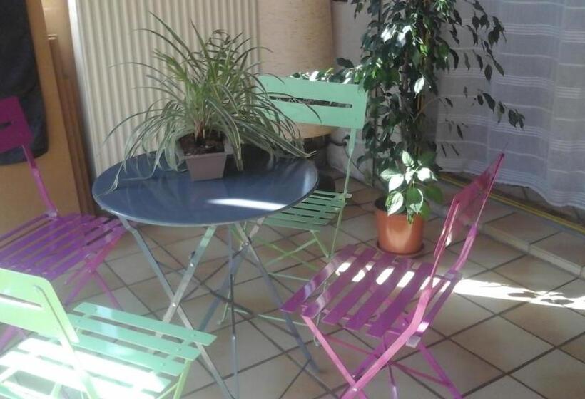 اتاق استاندارد با چشم‌انداز باغ, Chez Sylvie Et Jean Yves