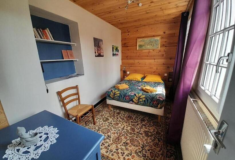 Номер Стандарт Вид на Сад, Chambres D Hôtes L Oustal