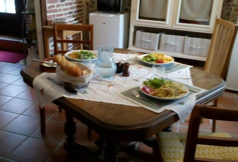 Номер Стандарт Вид на Сад, Bnbinb La Cour Enchantée