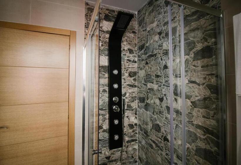 اتاق لوکس سه تخته, Infinium Zamora Suites