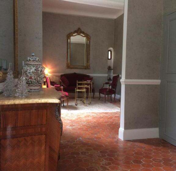 자쿠지 스위트, Château De La Cazette