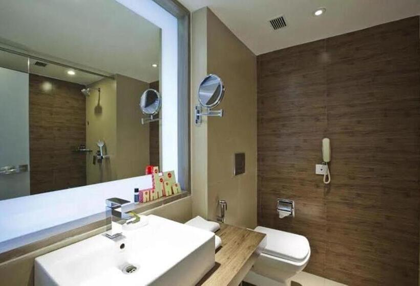 Номер Superior, Spree Shivai Hotel Pimpri