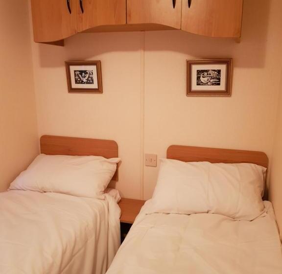 Дом 1 Спальня, The Jackdaw Pub Self Catering Static Caravan Free Breakfast Supplied