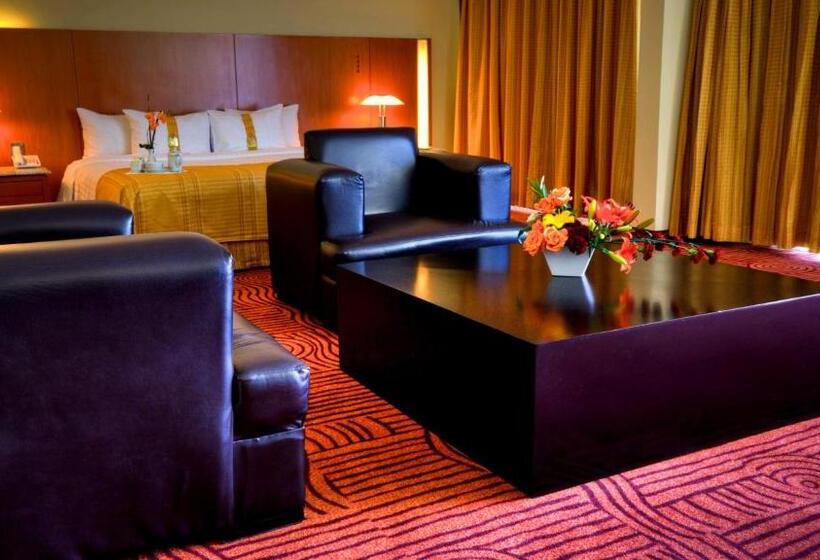 سوئیت جونیور با ماساژ آبی, Holiday Inn Puebla Finsa, An Ihg