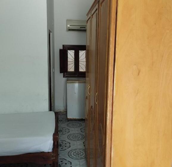 اتاق استاندارد سه نفره, Jowhara