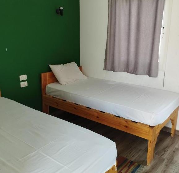 اتاق استاندارد سه نفره, Jowhara