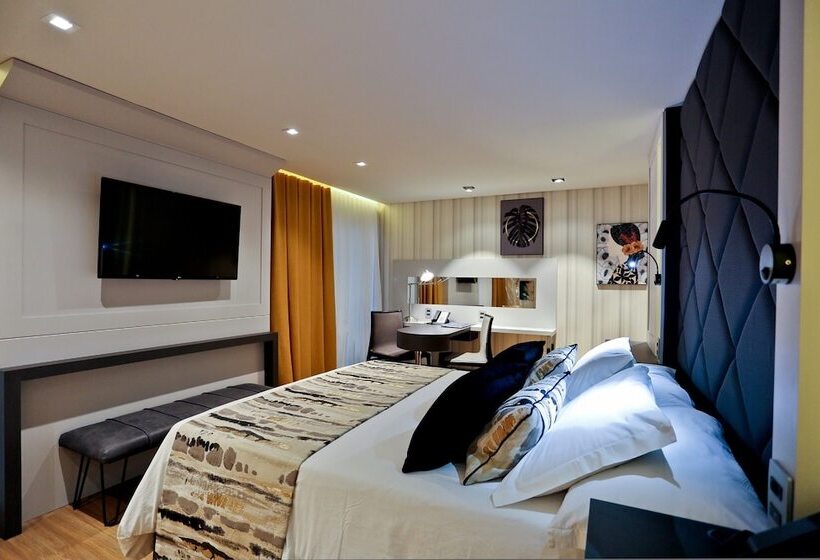 마스터 스위트, Sandri Palace