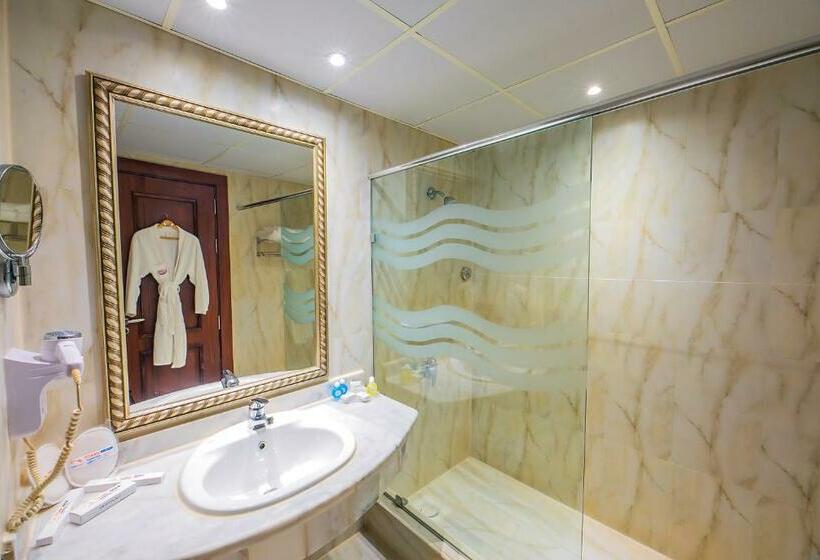 Basis 3-Bett-Zimmer, Titanic Palace Families And Couples Only