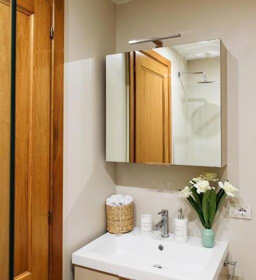 اتاق استاندارد, Lora Center Room