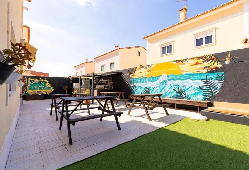 Номер Стандарт Четырехместный Совместный Санузел, Pineapple Surf House