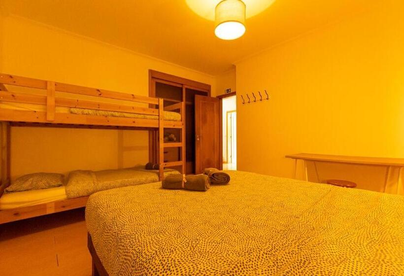 Номер Стандарт Четырехместный Совместный Санузел, Pineapple Surf House