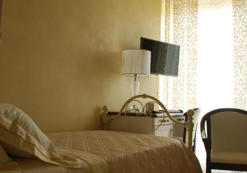 اتاق لوکس یک تخته, Daphnae House