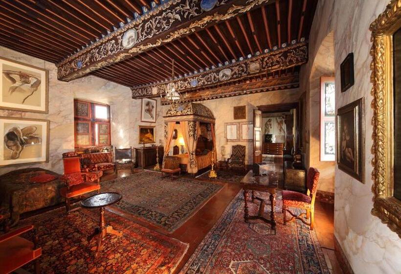 Номер Стандарт, Château De Mauriac
