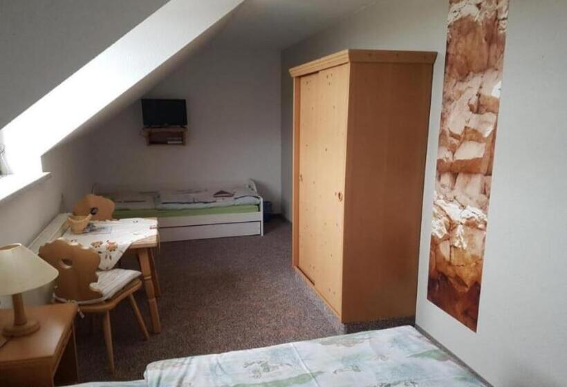 Семейный Номер, Pension Und Bauernhof Petzold