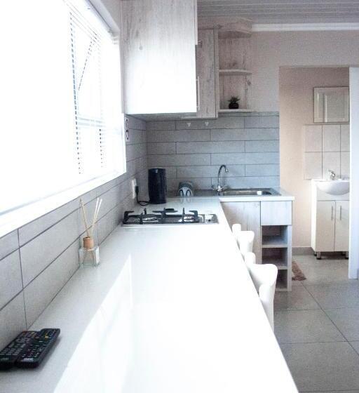 Семейный Номер, Kelzane Self Catering