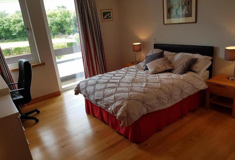 Семейный Номер, Hazelwood Country House